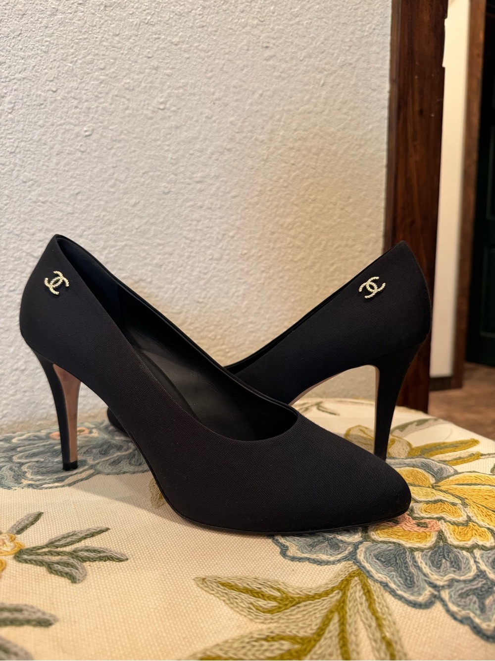 CHANEL Black Fabric Mid-Heel Pumps with Gold CC Emblem